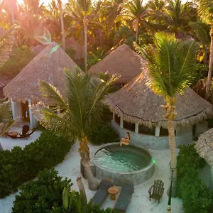4* Szálloda Maya By G