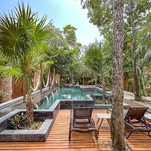 4* Hotel Amaka Calma
